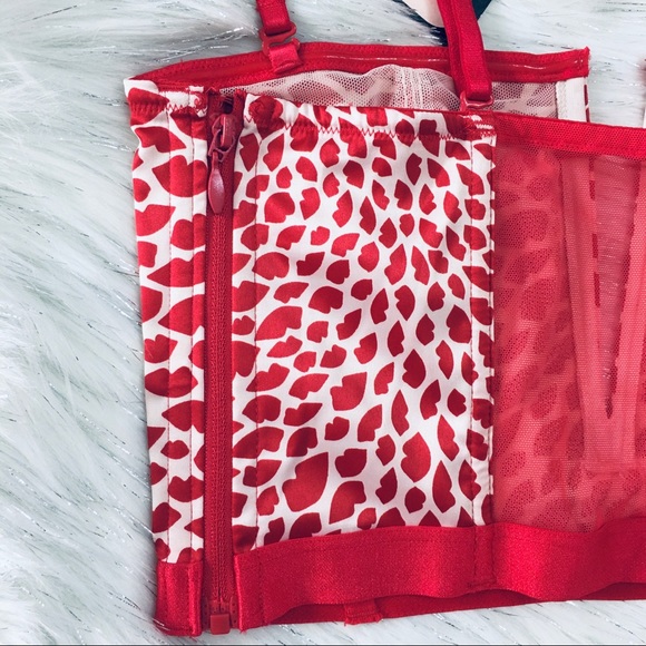 Victoria’s Secret Red Lips Removable Straps Bra M - Picture 7 of 9